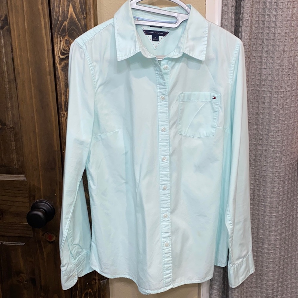 Size medium Tommy Hilfiger dress shirt, lightly worn!